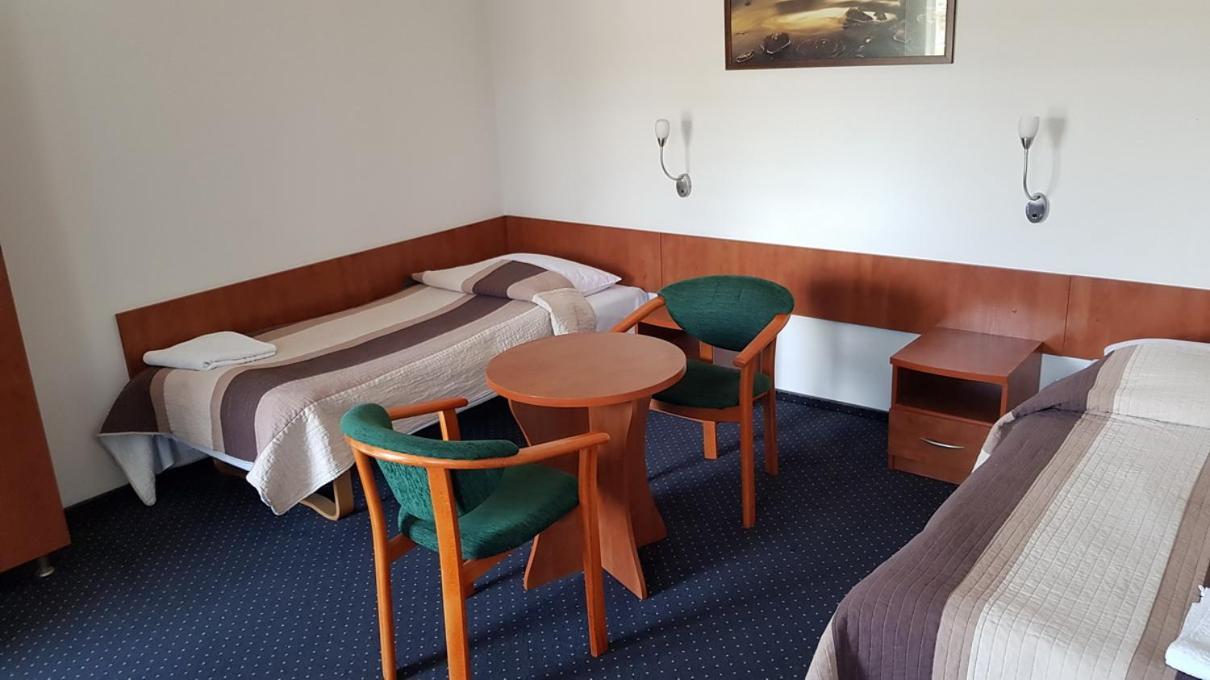 Hotel Alicja Лодз Екстериор снимка