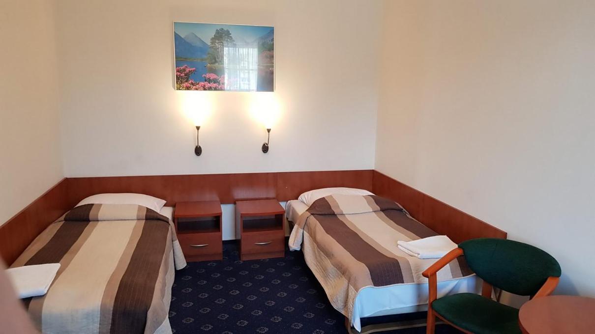 Hotel Alicja Лодз Екстериор снимка