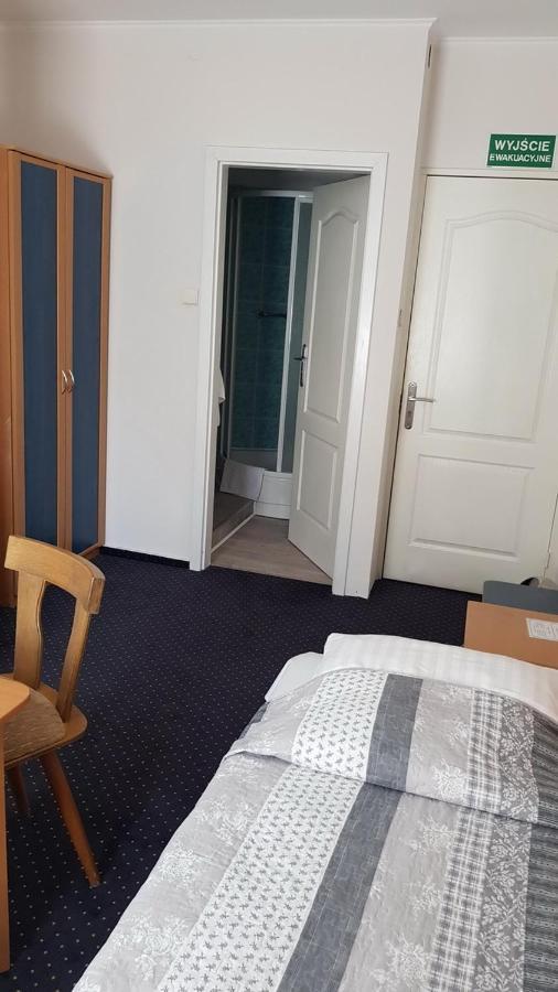 Hotel Alicja Лодз Екстериор снимка