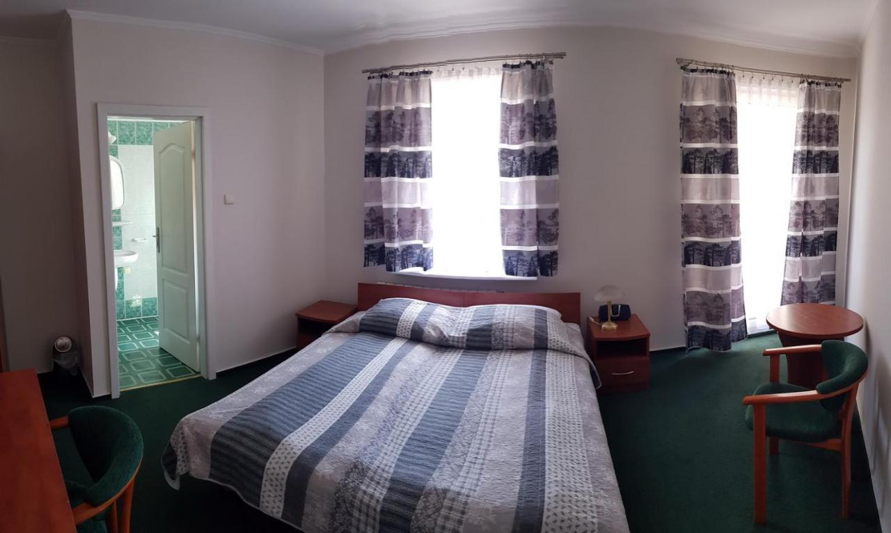Hotel Alicja Лодз Екстериор снимка