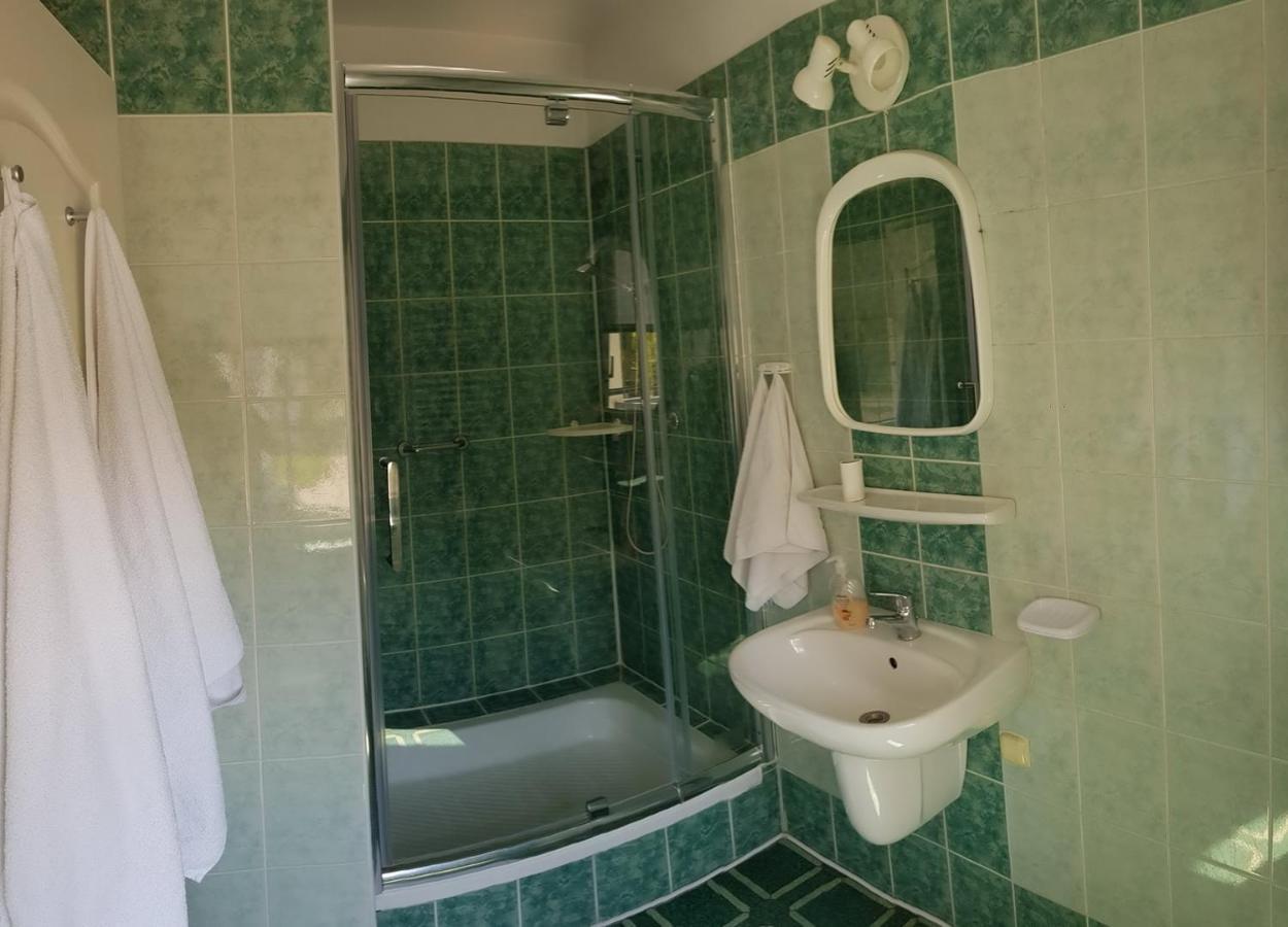 Hotel Alicja Лодз Екстериор снимка
